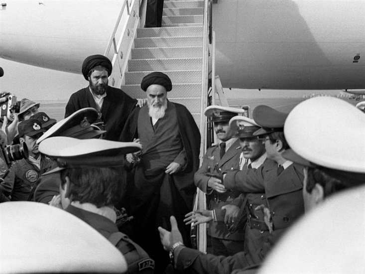 امام خمینی در اولین لحظات بازگشت به ایران