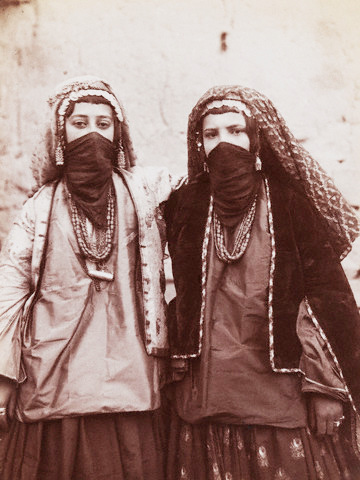 پوشش زنان ایرانی در اوایل قرن بیستم